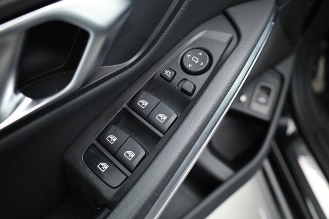 BMW 3-SERIE Touring 320e M Sport | Facelift | Shadow Line | Curved display | Adapt. Cruise | Nav + CarPlay | Elek. Klep | Sfeerverlichting | LED | Stoelverw. | PDC V