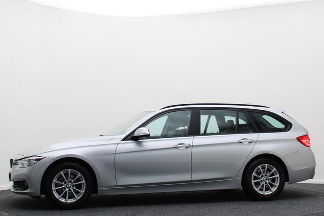 BMW 3-SERIE Touring 318i High Executive Automaat LED, Navigatie, Leer, Climate, Cruise, PDC, Bluetooth, Elektr. Pakket, 16''