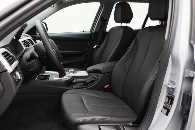 BMW 3-SERIE Touring 318i High Executive Automaat LED, Navigatie, Leer, Climate, Cruise, PDC, Bluetooth, Elektr. Pakket, 16''