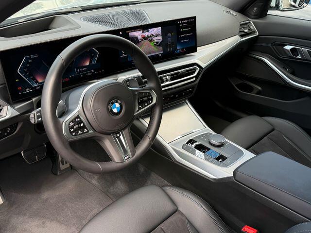 BMW 3-SERIE 320d xDrive M-SPORT ** ADAPT. LED, NAVI+, MEMORY, HuD, ACC, 19-inch LMV, BROOKLYN GRAU ** 1e EIG - UNFALLFREI - BMW GAR ** ** INFORMEER OOK NAAR ONZE AANTREKKELIJKE FINANCIAL-LEASE TARIEVEN **
