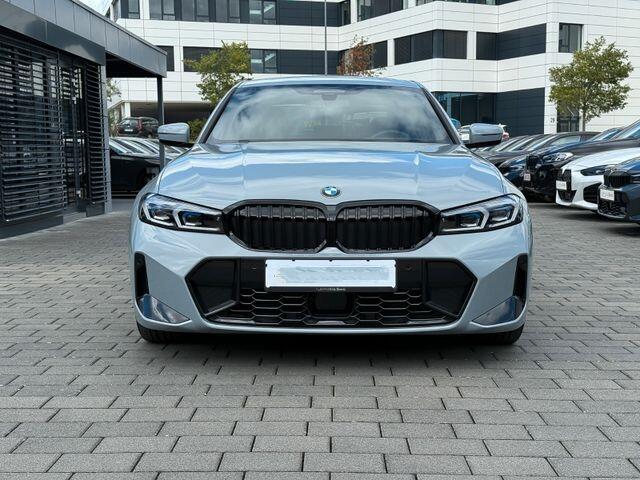 BMW 3-SERIE 320d xDrive M-SPORT ** ADAPT. LED, NAVI+, MEMORY, HuD, ACC, 19-inch LMV, BROOKLYN GRAU ** 1e EIG - UNFALLFREI - BMW GAR ** ** INFORMEER OOK NAAR ONZE AANTREKKELIJKE FINANCIAL-LEASE TARIEVEN **
