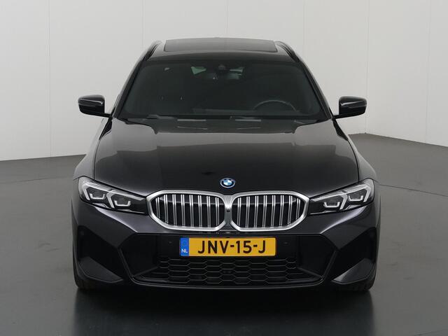 BMW 3-SERIE Touring 320e M-Sport | Facelift | Panoramadak | Ele. stoelen + Geheugen | HUD | Sportstoelen | Camera | Apple CarPlay/Android auto | Cruise Control | Comfort Pakket | M-Sport Pro | HiFi | Curved Display |