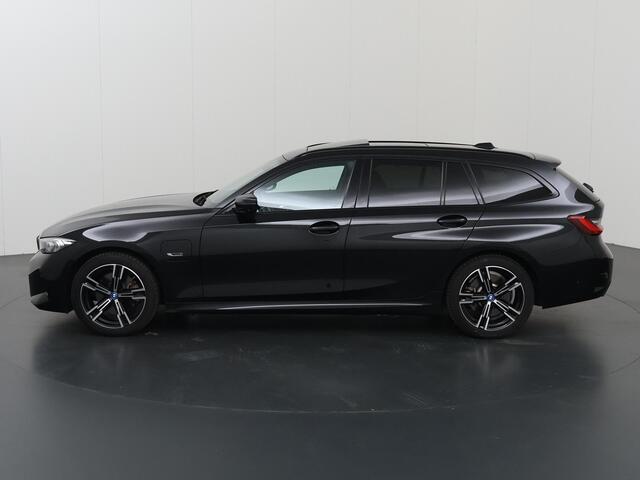 BMW 3-SERIE Touring 320e M-Sport | Facelift | Panoramadak | Ele. stoelen + Geheugen | HUD | Sportstoelen | Camera | Apple CarPlay/Android auto | Cruise Control | Comfort Pakket | M-Sport Pro | HiFi | Curved Display |