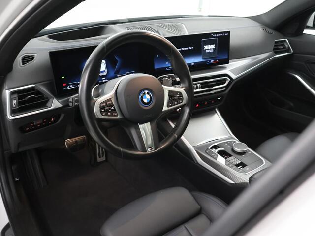 BMW 3-SERIE Touring 330e | Panoramadak | Ele. stoelen + Geheugen | HUD | Sportstoelen | Camera | Apple CarPlay/Android auto | Adaptieve Cruise Control | Comfort Pakket | M-Sport Pro | HiFi | Curved Display |