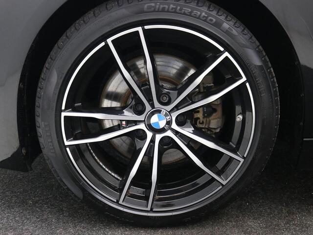 BMW 3-SERIE Touring 330i xDrive High Executive 8AT AUTOMAAT / 252PK / AWD / Navigatie / Parkeersensoren Voor & Achter / Elektrische achterklep / Stoelverwarming voor / LMV / Historie aanwezig / 1ste Eigenaar 5 jaar in NL / 1800KG Trekgewicht / BMW Led lampen /