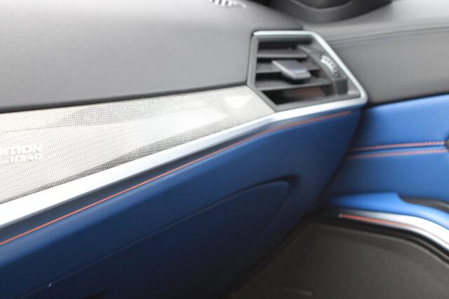 BMW 3-SERIE Touring M340i xDrive First Edition Pano | Trekhaak | Camera | Comfort Access | Memory | Driving Assistent Professional | HeadUp | Laser | Frozen Grey | Dealer Onderhouden | Uniek! Concoursstaat! Nieuwprijs ¤109,376,00