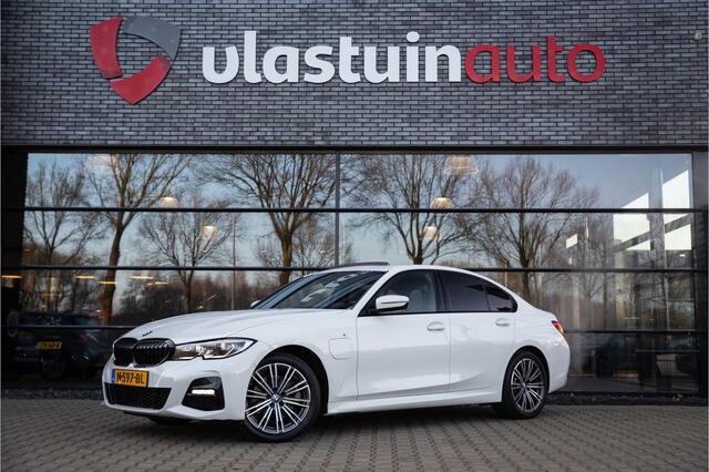 BMW 3-SERIE 320e Business Edition Plus , Panoramadak, Leer, Carplay,