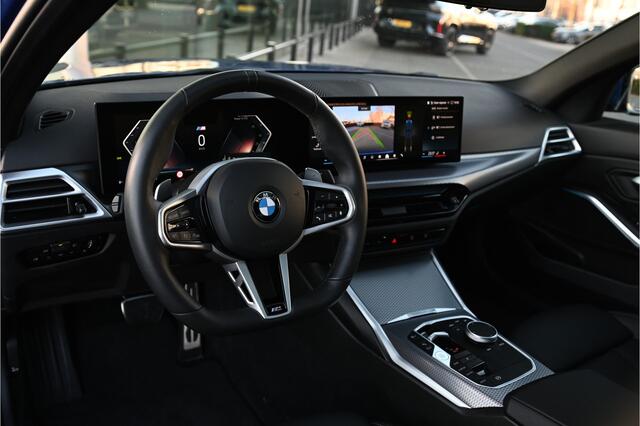 BMW 3-SERIE 330i xDrive M Sport Automaat / Schuif-kanteldak / Trekhaak / Achteruitrijcamera / Sportstoelen / Comfort Access / Adaptieve LED / Stoelverwarming