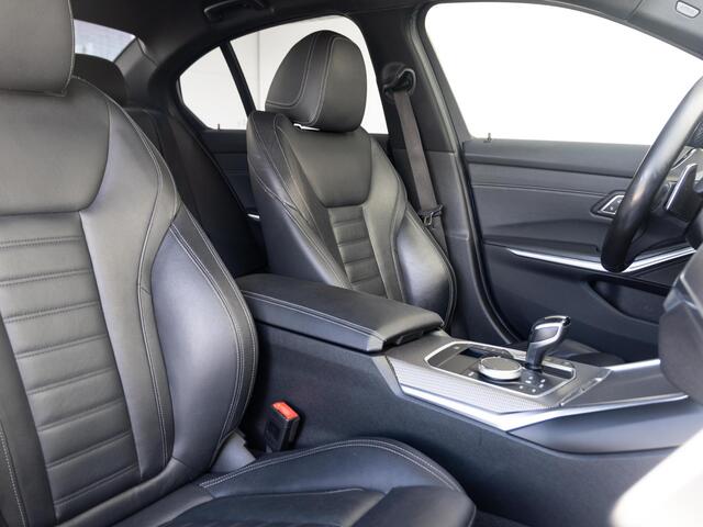 BMW 3-SERIE Sedan 330e | High Executive | M Sport | Stoelverwarming | Harman Kardon | LED | Cruise Control | 19''