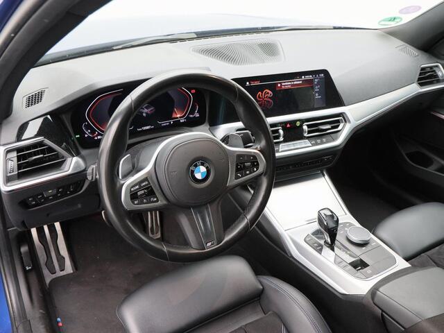 BMW 3-SERIE 330i Executive Edition 259 Pk Automaat | M-Pakket | Leder/Alcantara | Camera | Navigatie| Trekhaak | Privacy Glass | 19 Inch