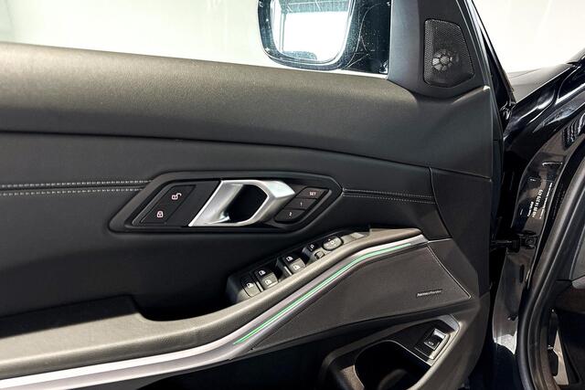 BMW 3-SERIE Sedan M340i xDrive | Glazen Schuif-/kanteldak | Stoelverwarming | Harman Kardon |