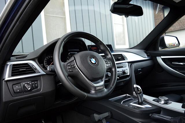 BMW 3-SERIE 318i Luxury Edition Rijklaarprijs-Garantie Navigatie Leder Sport interieur Led Camera Airco