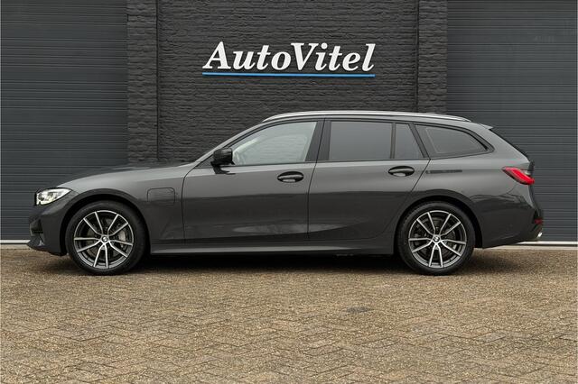 BMW 3-SERIE Touring 330e xDrive | Sportleder | Head-Up | Laserlicht | Comfort Access | Memory