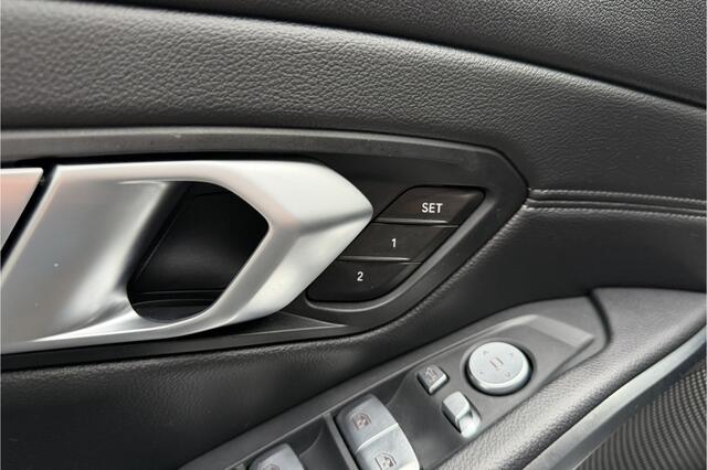 BMW 3-SERIE Touring 330e xDrive | Sportleder | Head-Up | Laserlicht | Comfort Access | Memory