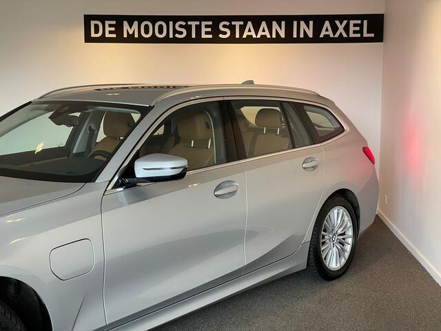 BMW 3-SERIE Touring 330e High Executive