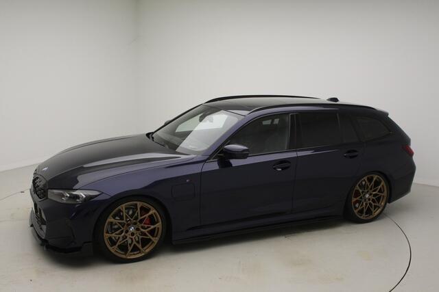 BMW 3-SERIE Touring 330e xDrive M-Sport Pro | 20" | Panorama | Memory | Leder | M-Sportstoelen | Verlaagd | M340i Look