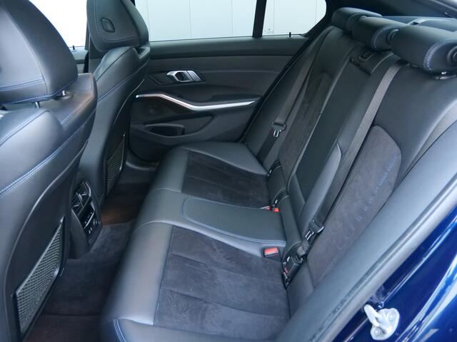 BMW 3-SERIE M340i xDrive High Executive 374 Pk Automaat Navigatie / Apple Carplay / Schuifdak / Stoelverwarming