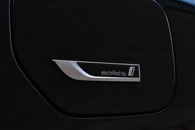 BMW 3-SERIE touring 330e Advantage Pano l Leder l Driver Assistance Pack l Stuur sto