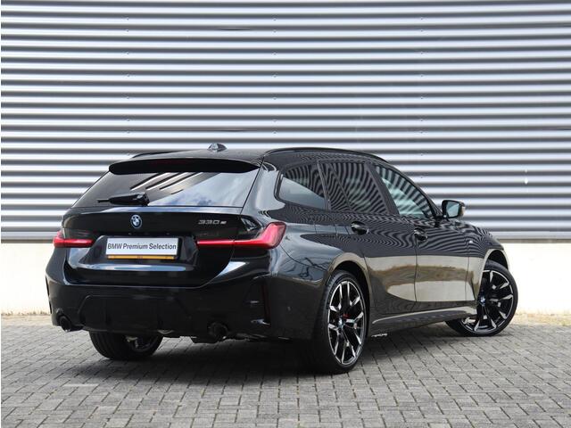 BMW 3-SERIE Touring 330e | High Executive | M Sportpakket Pro | Panodak | Trekhaak | Adaptive Cruise Control | Innovation Pack | Head-Up | Parking Assistant Plus | 19'' LMV