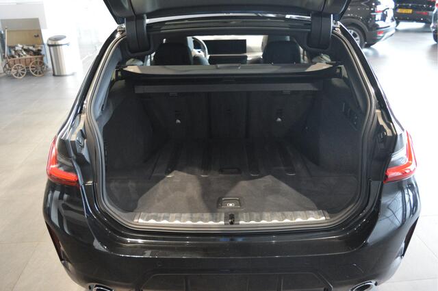 BMW 3-SERIE Touring 320d M-SPORT pano camera led 18 inch 190 pk !!