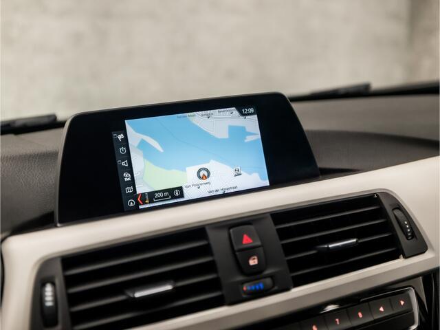 BMW 3-SERIE 318i Executive Sportline Automaat (GROOT NAVI, CLIMATE, PARKEERSENSOREN, SPORTSTOELEN, LED KOPLAMPEN, CRUISE, NIEUWE APK, NIEUWSTAAT)