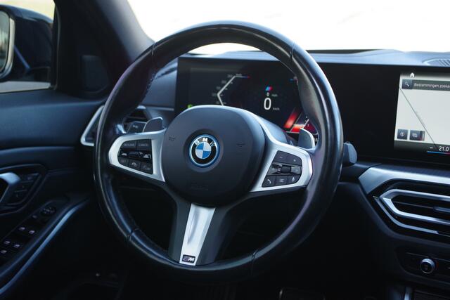 BMW 3-SERIE Touring 330e 293 PK xDrive High Executive M-Sport Pro, M-Technic Stoelen, Panoramadak, Adap. Cruise Control, Head-Up