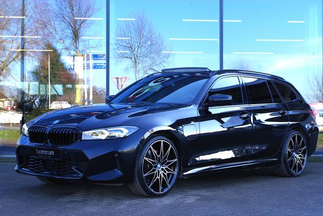 BMW 3-SERIE Touring 330e 293 PK xDrive High Executive M-Sport Pro, M-Technic Stoelen, Panoramadak, Adap. Cruise Control, Head-Up