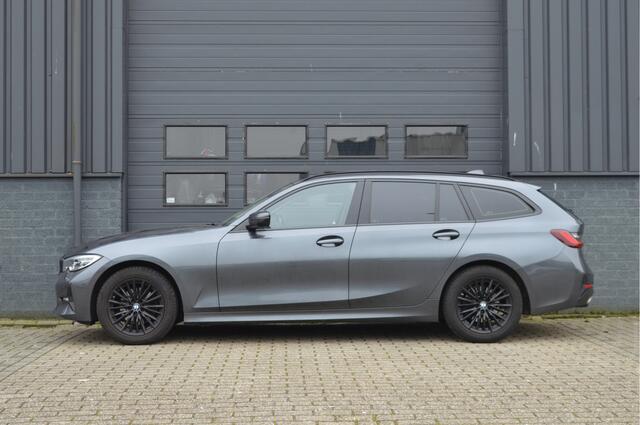 BMW 3-SERIE Touring 320i Business Edition | ORG. NL | LED | SFEERVERLICHTING |