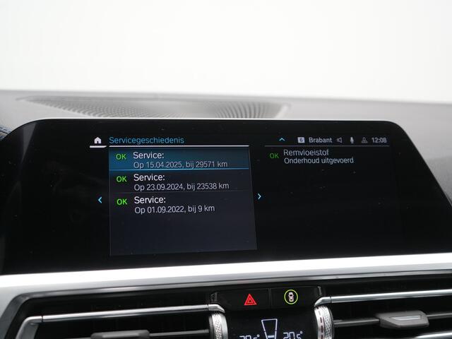 BMW 3-SERIE Touring 330e M Sport Plug In Hybrid 293pk Dealer O.H. PHEV | Head Up | Camera | Laser LED | Sfeerverlichting | Vernasca Lederen Sportstoelen & Stuur Verwarmd | Apple Carplay | Keyless | Blis | 19"L.M | Virtual | Navigatie | DAB |