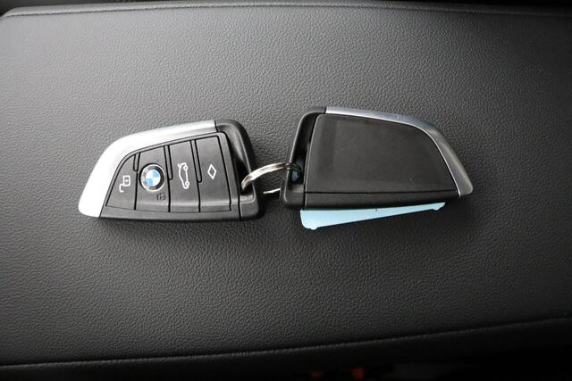 BMW 3-SERIE Sedan 318i M Sportpakket Pro | Trekhaak | Comfort Pack | Innovation Pack | Showroom Selection