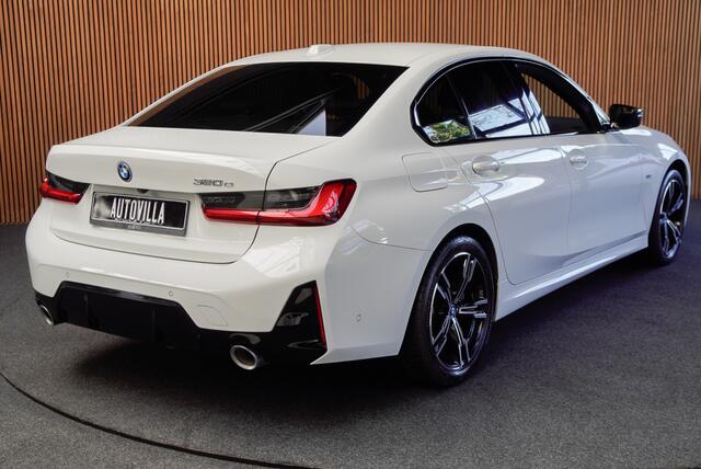 BMW 3-SERIE 320e M-sport HUD Leer Navi Camera ACC Matrix LED Laser PDC Virtual Climate (3-zone) Zwarte binnenhemel Sportstoelen LM velgen Facelift model! BTW auto!