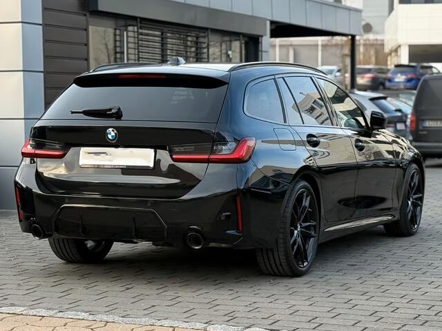 BMW 3-SERIE Touring 320d xDrive M-SPORT ** LED, NAVI+, LEDER, PANORAMA, H&K, HuD, TREKH, 19-inch LMV ** 1e EIG - UNFALLFREI ** ** INFORMEER OOK NAAR ONZE AANTREKKELIJKE FINANCIAL-LEASE TARIEVEN **