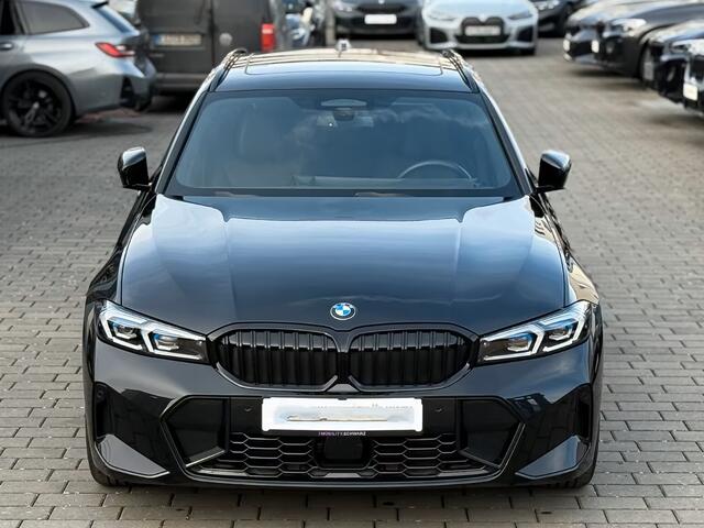 BMW 3-SERIE Touring 320d xDrive M-SPORT ** LED, NAVI+, LEDER, PANORAMA, H&K, HuD, TREKH, 19-inch LMV ** 1e EIG - UNFALLFREI ** ** INFORMEER OOK NAAR ONZE AANTREKKELIJKE FINANCIAL-LEASE TARIEVEN **