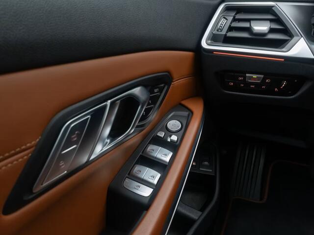 BMW 3-SERIE Touring 330e (215kW / 292pk) ** ADAPT. LED, BRUIN IND. LEDER, PANO, WIDESCR, MEMORY, TREKH, H&K ** 1e EIG - VOL. BMW ONDERH ** ** INFORMEER OOK NAAR ONZE AANTREKKELIJKE FINANCIAL-LEASE TARIEVEN **