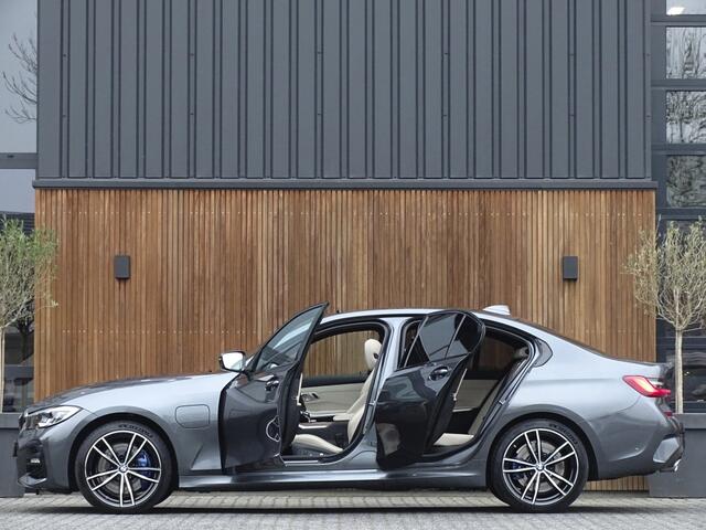 BMW 3-SERIE 330e 292PK M-Sport / laser / ACC / trekhaak / head-up
