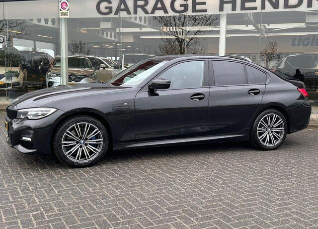 BMW 3-SERIE 330e | Trekhaak wegklapbaar | Nieuwe banden | Climate | CC | Leder Stof |