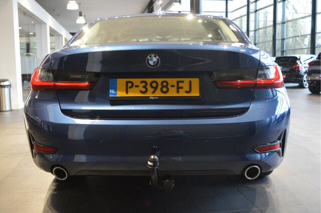 BMW 3-SERIE 318i Edition navi clima cruise led pdc trekhaak 157 pk !!