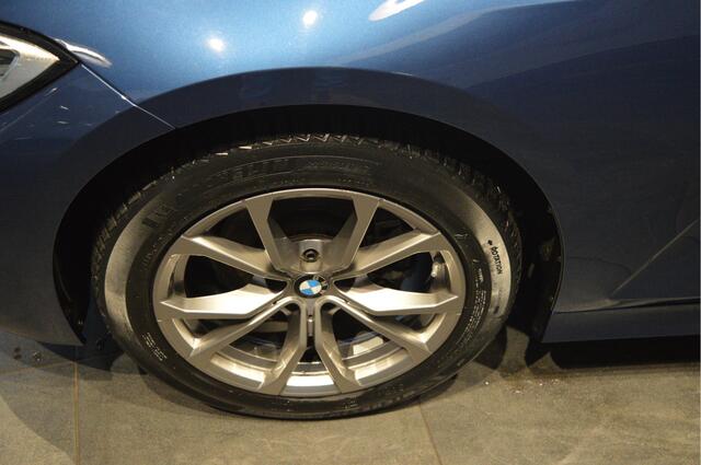 BMW 3-SERIE 318i Edition navi clima cruise led pdc trekhaak 157 pk !!