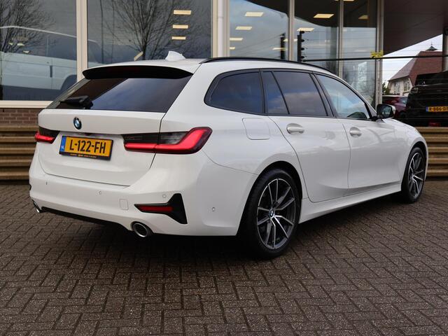 BMW 3-SERIE Touring 320d HIGH EXECUTIVE SPORTLINE 190 PK AUT. *ALPINWEISS* + ELEK. TREKHAAK | LASER LED | 18 INCH | STOEL/STUURWIELVERW.