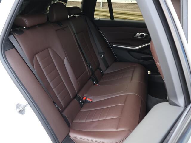 BMW 3-SERIE Touring 320d HIGH EXECUTIVE SPORTLINE 190 PK AUT. *ALPINWEISS* + ELEK. TREKHAAK | LASER LED | 18 INCH | STOEL/STUURWIELVERW.