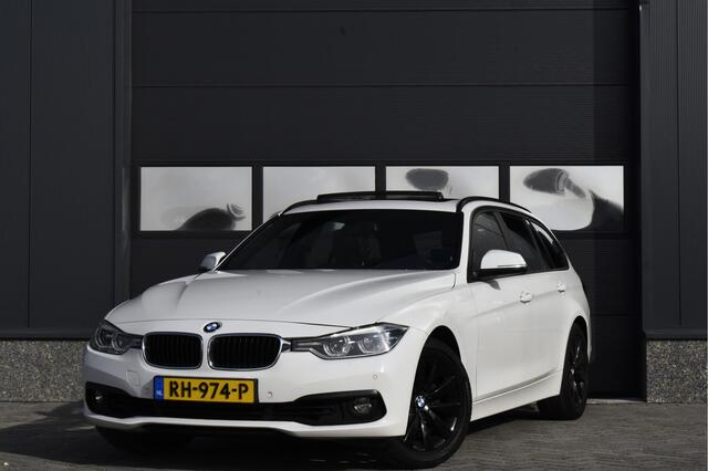 BMW 3-SERIE Touring 318i Corporate Lease High Executive Pano - Trekhaak - Leer - NAP