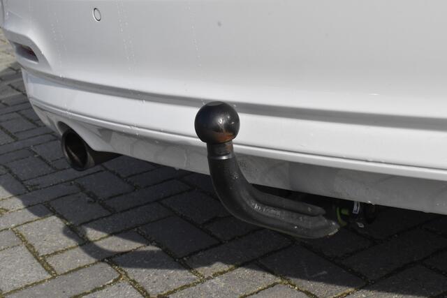 BMW 3-SERIE Touring 318i Corporate Lease High Executive Pano - Trekhaak - Leer - NAP