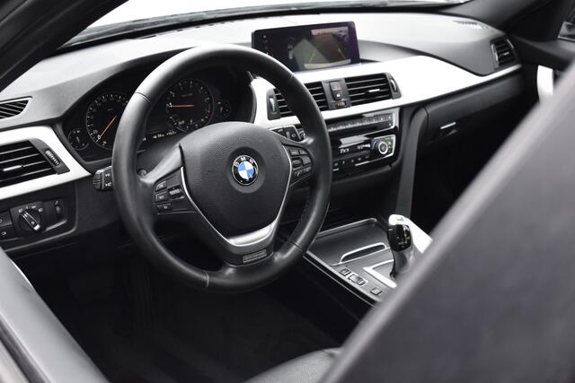 BMW 3-SERIE Touring 318i Corporate Lease High Executive Pano - Trekhaak - Leer - NAP