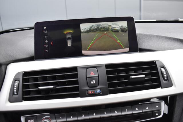 BMW 3-SERIE Touring 318i Corporate Lease High Executive Pano - Trekhaak - Leer - NAP