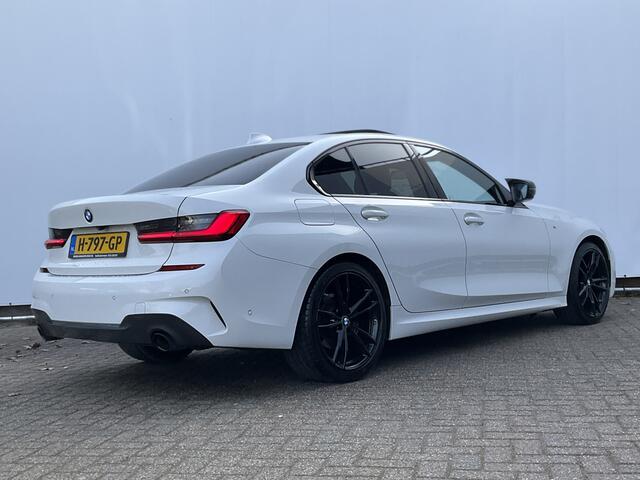 BMW 3-SERIE 320i Executive Edition M-Sport Automaat Pano 19 Inch Carplay NL-Auto Uitstraling!