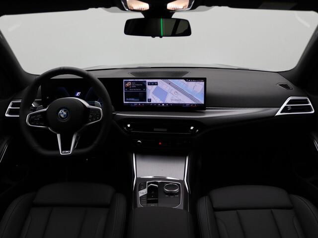 BMW 3-SERIE Touring 330e M Sportpakket | Comfort Pack | Stuurwielrand Verwarmd | Comfort Access | Trekhaak | DAB | HiFi | 19''