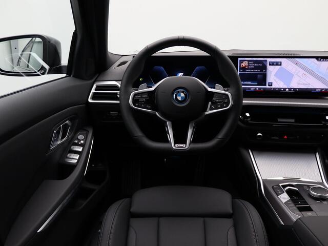 BMW 3-SERIE Touring 330e M Sportpakket | Comfort Pack | Stuurwielrand Verwarmd | Comfort Access | Trekhaak | DAB | HiFi | 19''