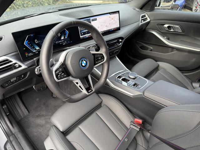BMW 3-SERIE Touring 330e | M-Sport Pro | 19'' | Camera | HiFi