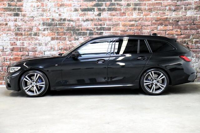 BMW 3-SERIE Touring 330i xDrive High Executive M Sport / Panoramadak / Head-Up Display / Trekhaak / Leder / Apple CarPlay / Harman Kardon / 19 Inch / Laserlicht / M Sportremsysteem / Adaptief M-onderstel
