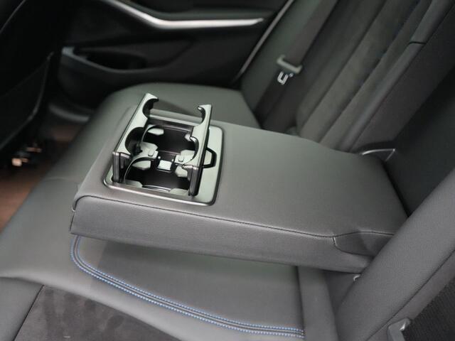 BMW 3-SERIE Touring 320e M Sport FACELIFT Plug In Hybrid 204pk Dealer O.H PHEV | Trekhaak af Fabriek | Adapive Cruise | Widescreen Navi | Head Up | Alcantara Sportstoelen Verwarmd | Camera & Parkassist | Apple Carplay |